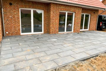 Terrassenbau-fertig-Terrasse-betonplatten-verlegt